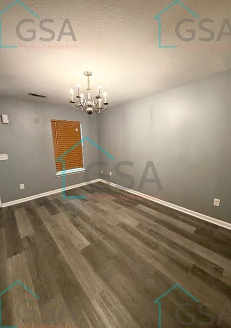 4 bed, 2.5 bath, $1,700 — Photo 4