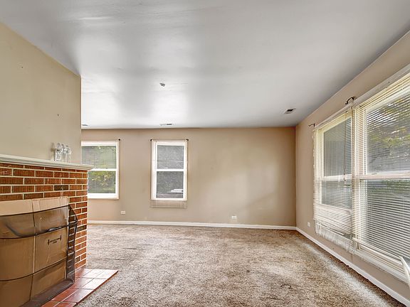 2nd image of 318 Shabbona Dr