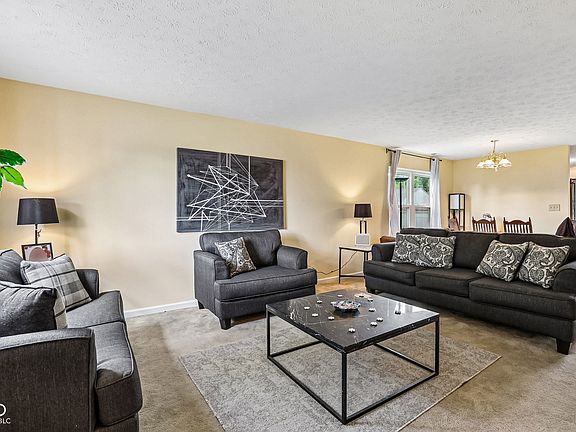 3rd image of 7807 Fox Glen Dr