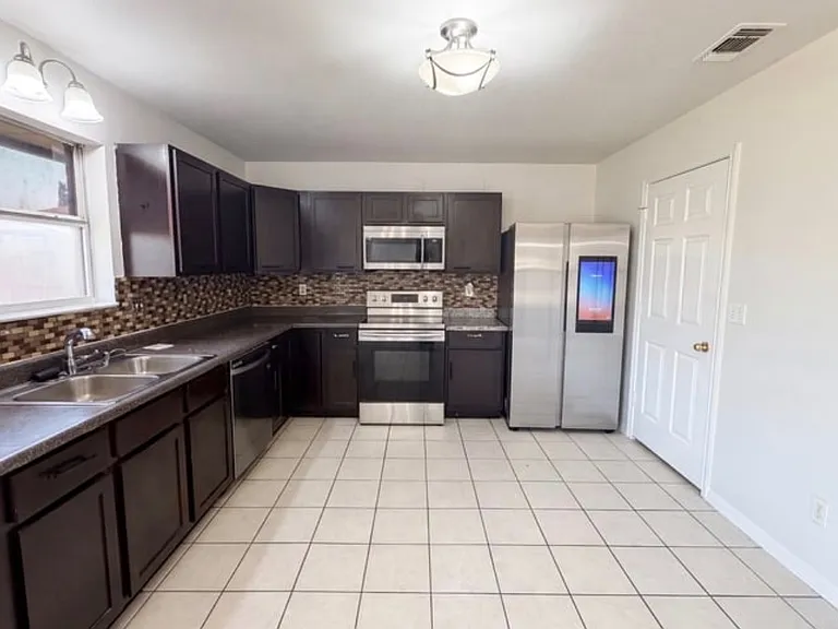 507 Abu Bakar Dr — Photo 3