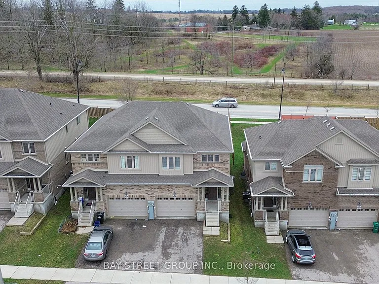 445 Avens St — Photo 2