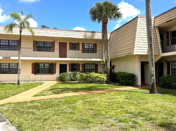 4121 Oak Terrace Dr, Greenacres, FL 33463