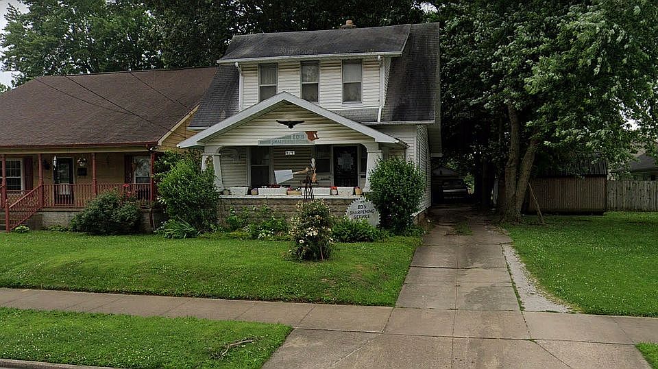 1st image of 914 W 2nd St