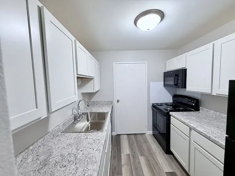 364 N Seymour St #102 — Photo 6