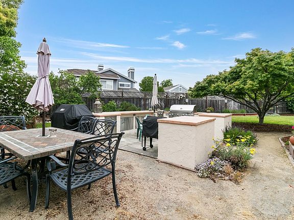 4th image of 809 Muscat Court