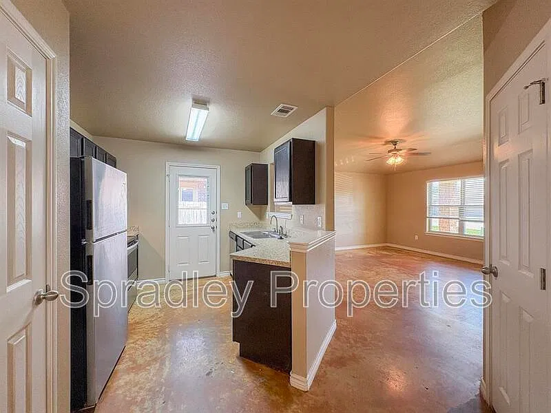 3 bed, 2.0 bath, 1203 sqft, $1,345 — Photo 3