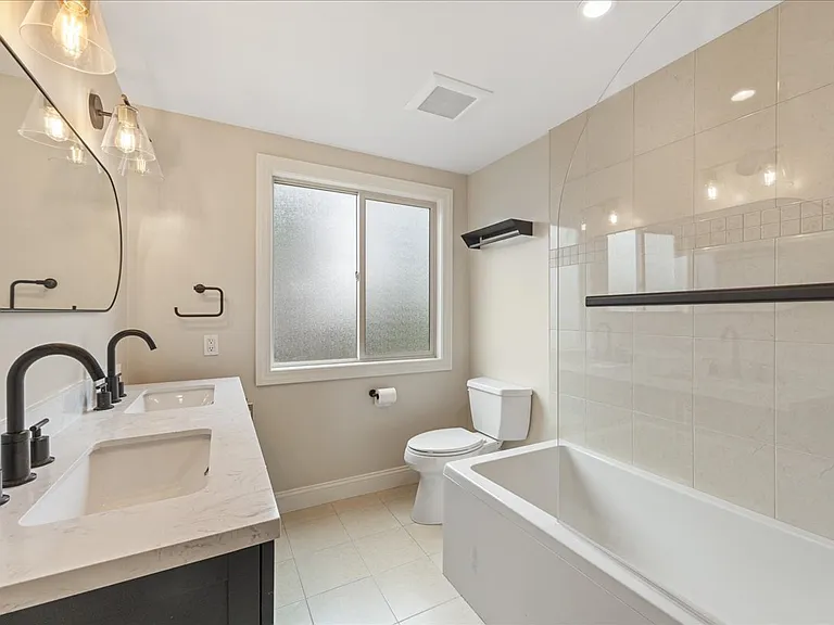 2740 Saint James Rd — Photo 28