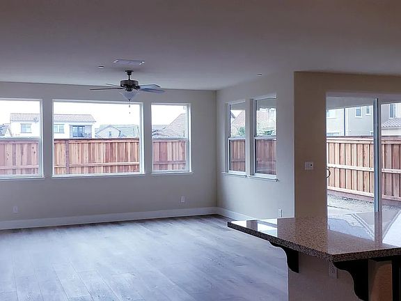 4th image of 1844 Hartford Ct