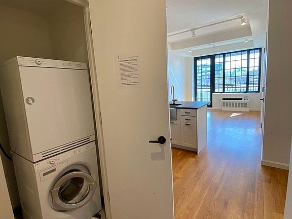 4th image of 976 Fulton St #C