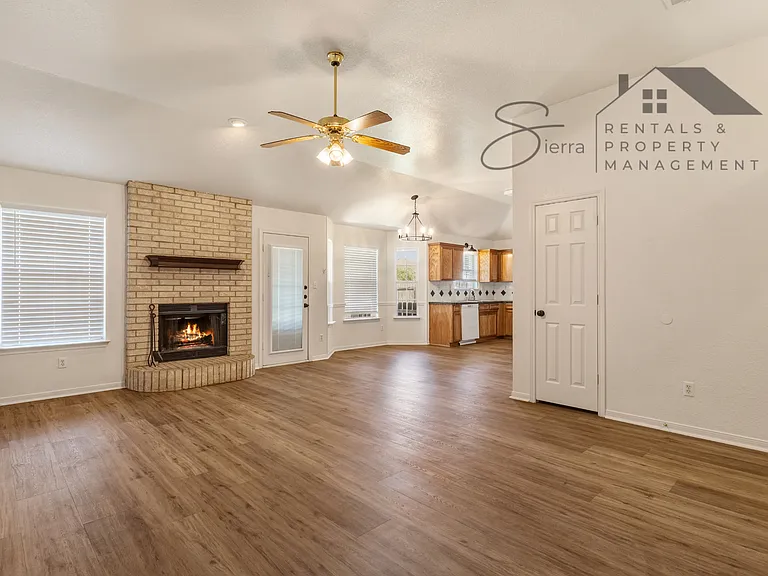2304 Sandstone Dr — Photo 3