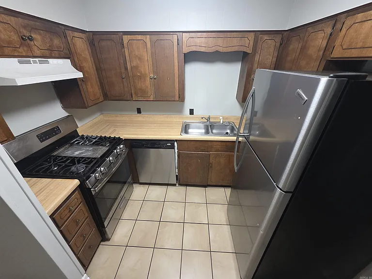 305 S Border St #G — Photo 3
