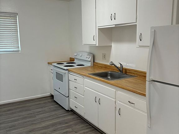 4th image of 209 Brown St APT 19