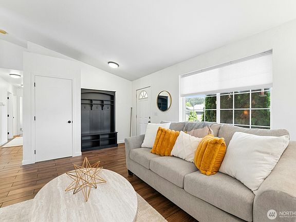 5th image of 311 Orting Avenue NW