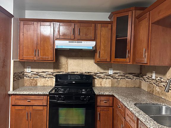 3rd image of 843 W 76th St