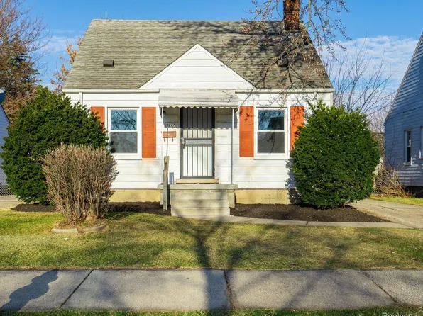 19677 Kenosha St, Harper Woods, MI 48225