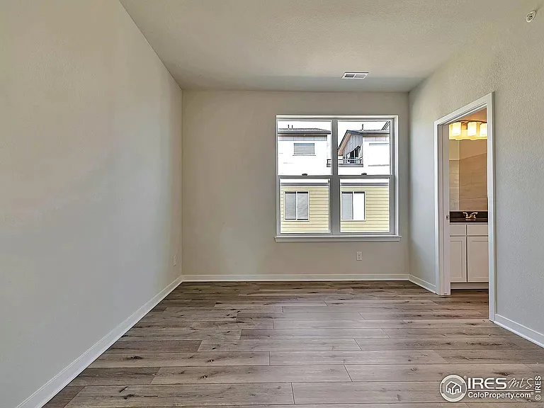 526 Meridian Ln — Photo 15