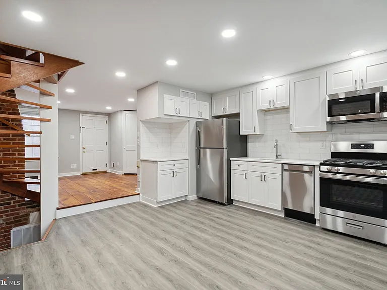 712 Addison St — Photo 6