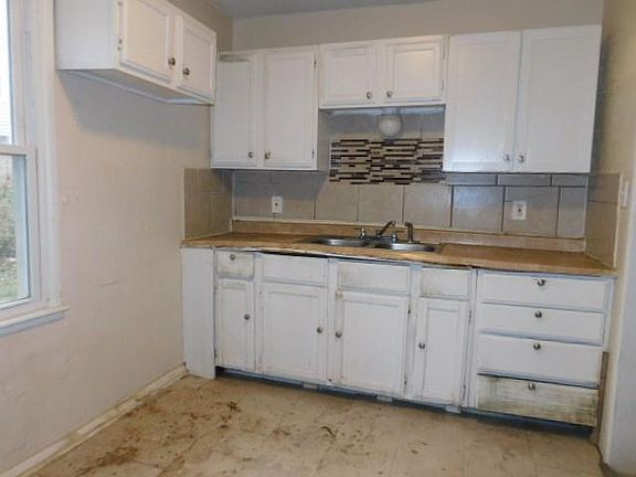 4th image of 4745 E 44th St