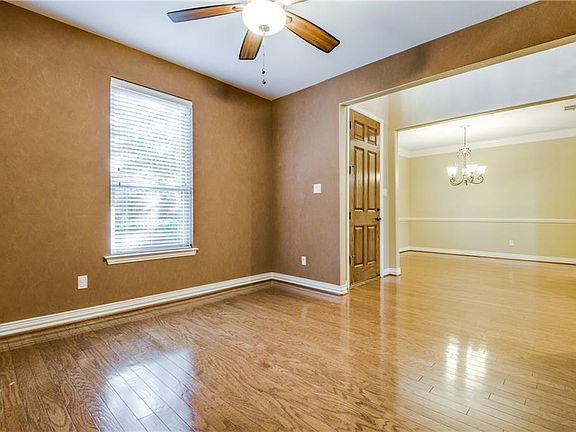 4th image of 3862 Guadalupe Ln