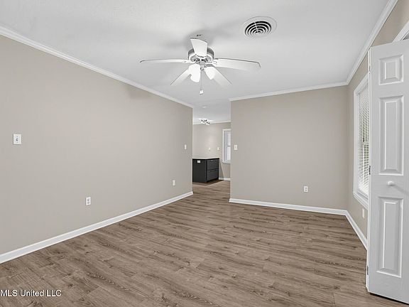 4th image of 1013 Andover St