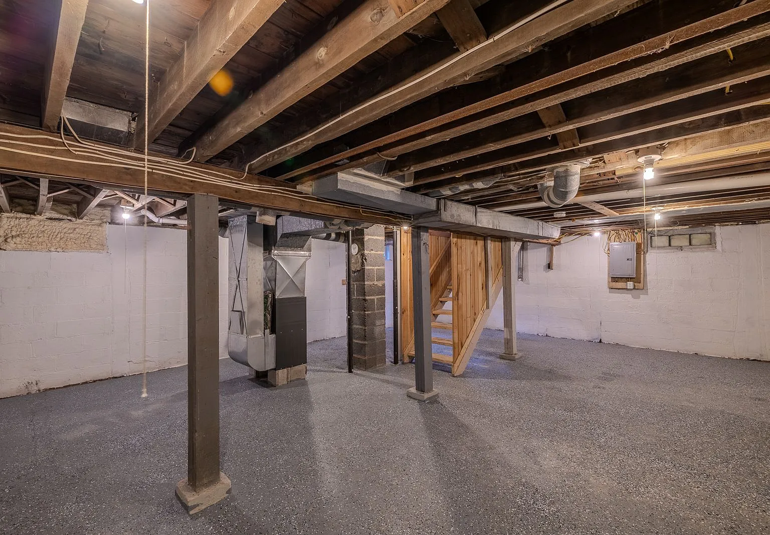 3 bed, 1.0 bath, 1271 sqft, $2,200 — Photo 4