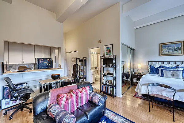 Rented by MOTION New York | media 10