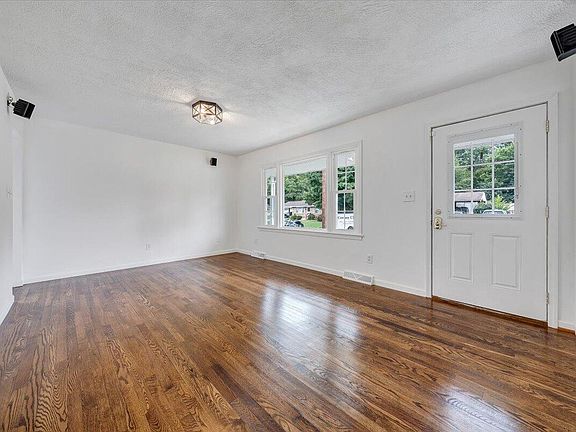 5th image of 1411 Buena Vista Blvd SE