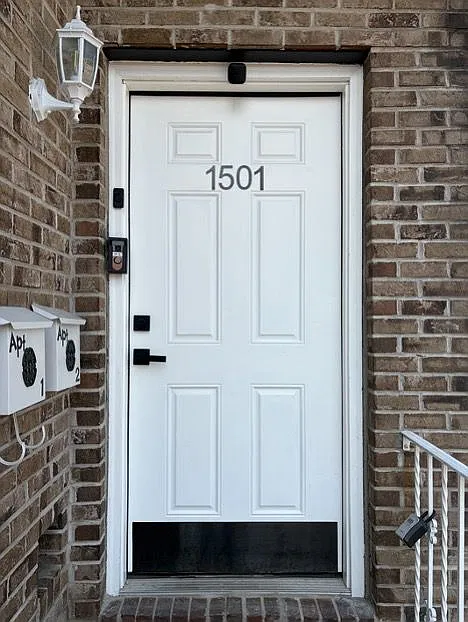 3 bed, 2.0 bath, 1300 sqft, $2,603 — Photo 2