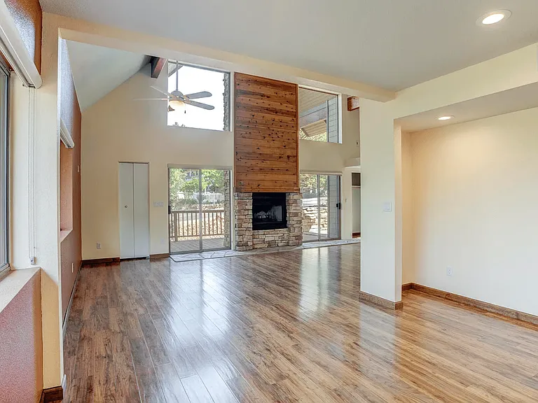 803 W Saint Moritz Dr — Photo 4