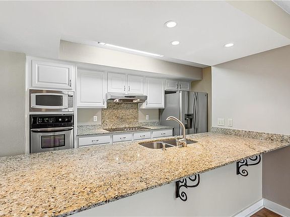 5th image of 3 S Court Villa Dr #28