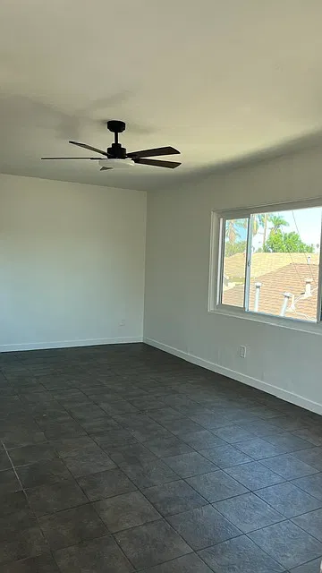 3 bed, 650 sqft, $2,200 — Photo 2