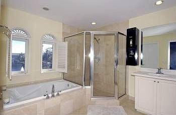 5th image of 3146 NE 212th St