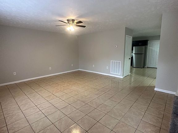 5th image of 133 Clint Dr Unit 11