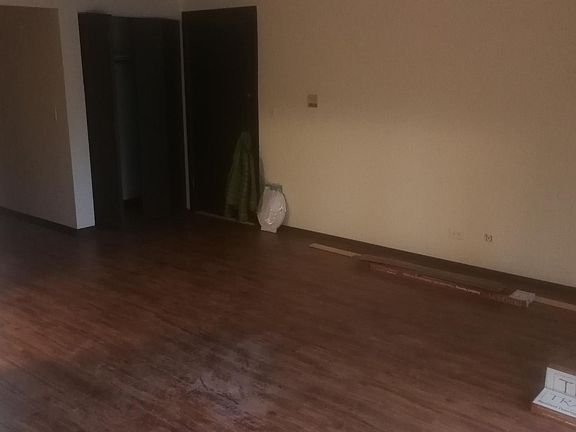 5th image of 245 E Court Of Shorewood APT 1