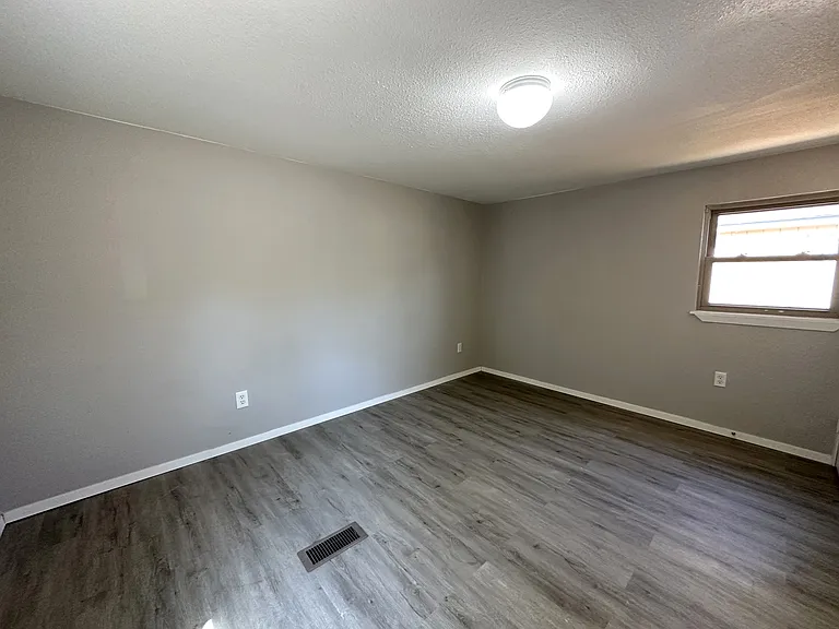 87 Paris Dr — Photo 7