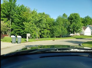 Woodlawn Ct, Strongsville, OH