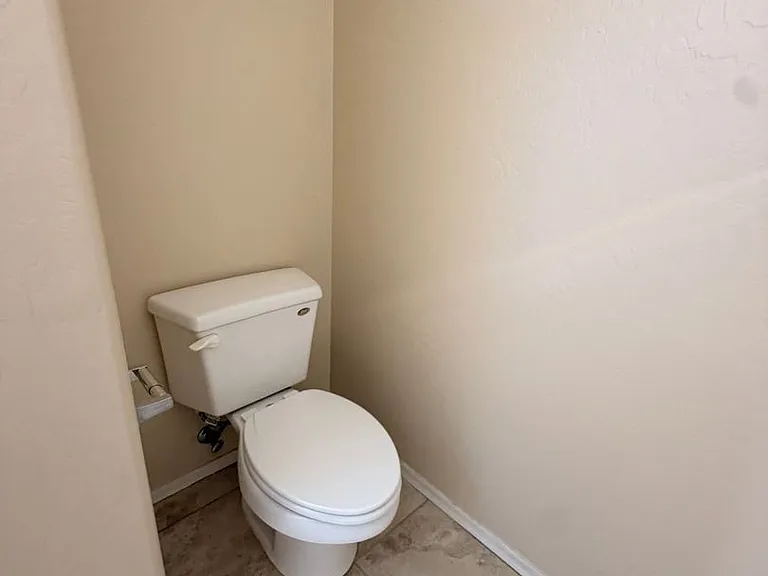 15227 W Jackson St — Photo 5