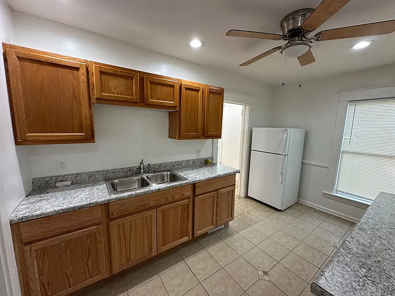 1253 College Ave NE — Photo 4
