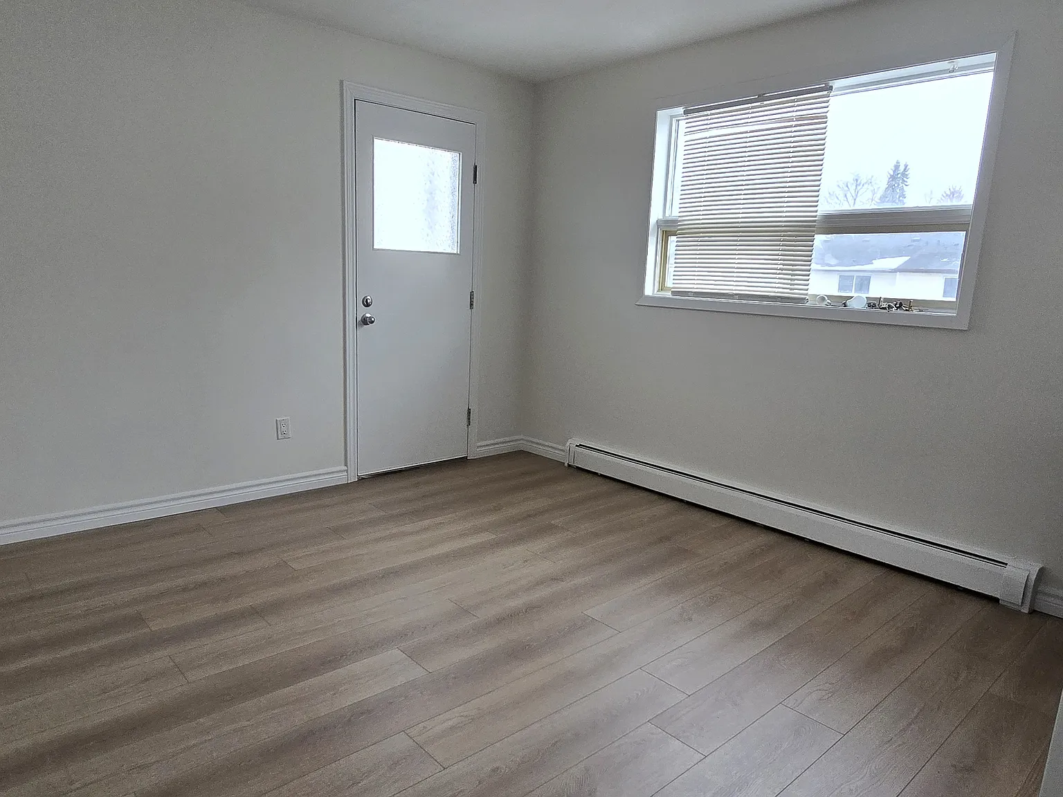 23 Rutherford Drive Kitchener — Photo 2