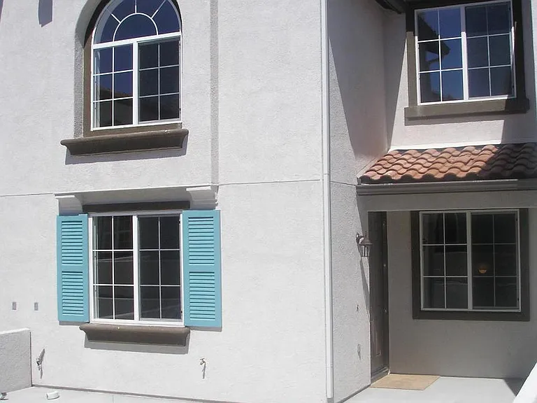 315 Dolphin Ln — Photo 1