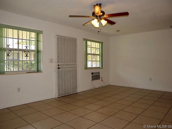3rd image of 2130 NE 168th St APT E