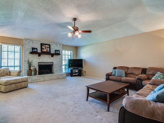 3rd image of 3028 Woodbridge Dr