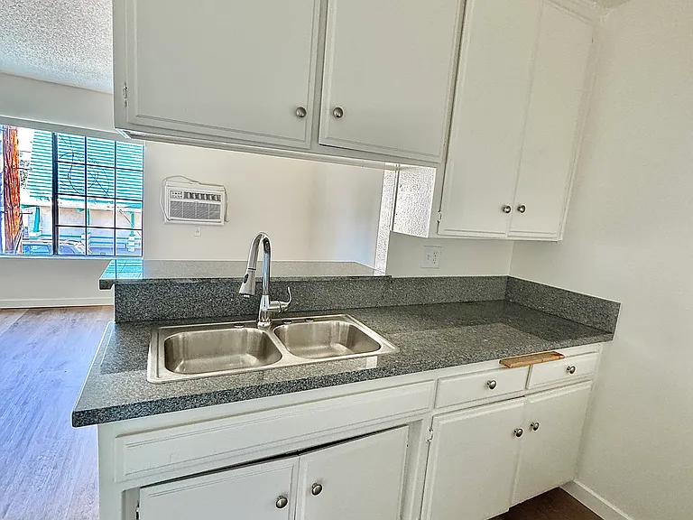 7423 N Lankershim Blvd #27 — Photo 7