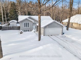 39 Saint Laurent Blvd, Tiny, ON L9M 0J2