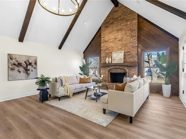 9021 Arlington Ct, Kansas City, MO 64138