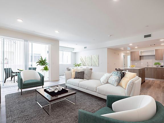 5th image of 11616 Burbank Blvd #Penthouse 2