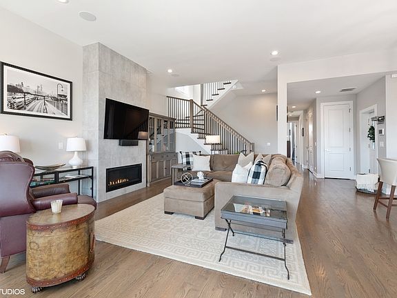 3rd image of 2508 N Greenview Ave #3