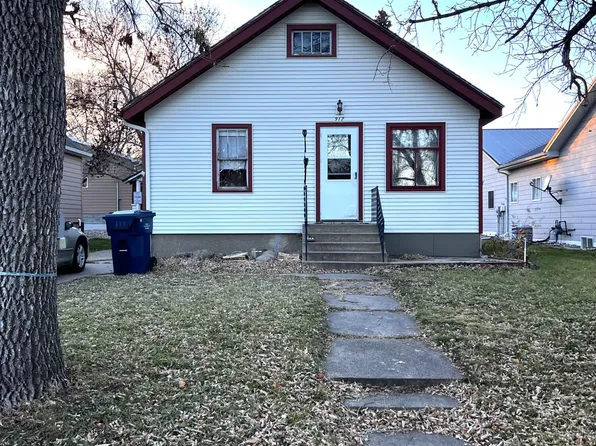 917 2nd St NE, Watertown, SD 57201