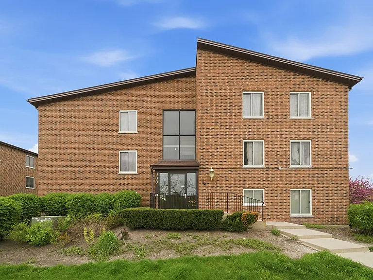 900 Perrie Dr #204 — Photo 1