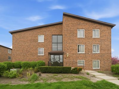 900 Perrie Dr APT 204, Elk Grove Village, IL, 60007